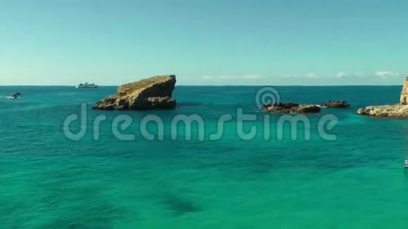 科米诺岛上的蓝色泻湖视频的预览图