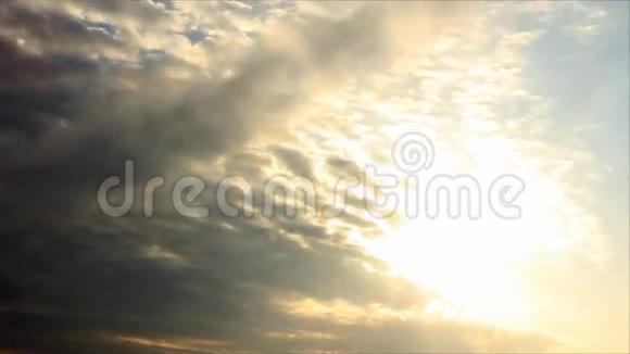 乌云遮住了阳光视频的预览图