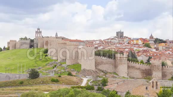 西班牙阿维拉历史古城中世纪城墙视频的预览图
