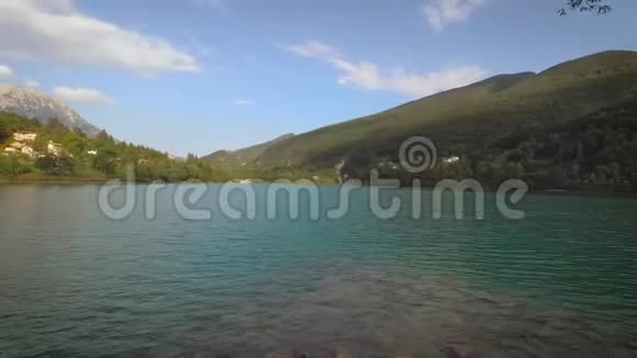 巴西斯波德内意大利湖畔一个风景如画的地方视频的预览图