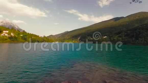 巴西斯波德内意大利湖畔一个风景如画的地方视频的预览图
