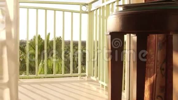 从酒店阳台眺望佛罗里达州达托纳海滩视频的预览图