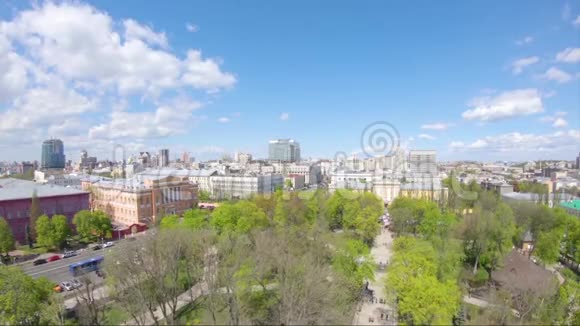城市公园的鸟瞰图视频的预览图