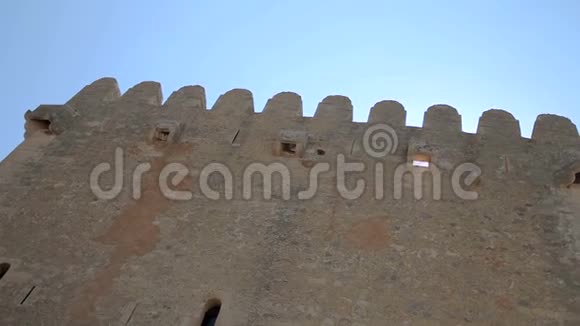 西班牙马略卡岛上的旧堡垒博物馆视频的预览图