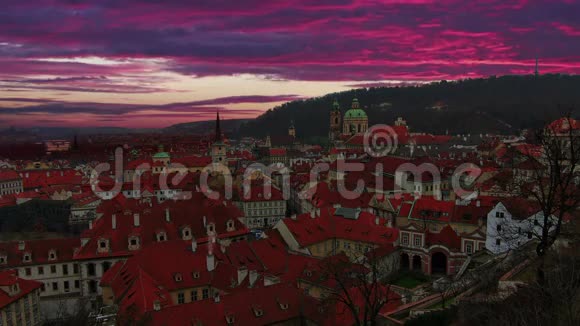 布拉格的壮丽日出旧城区捷克共和国时间推移视频的预览图