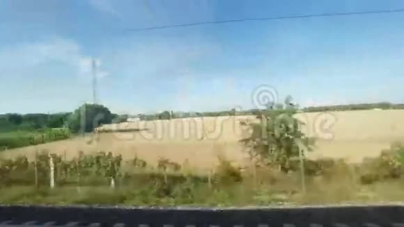 4K超HdTranquil从火车上看到的乡村景色视频的预览图