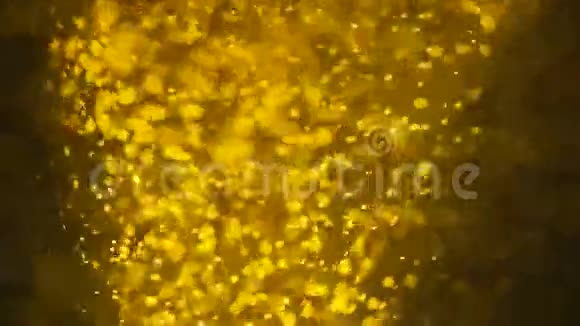 气泡漂浮在令人惊叹的深结构橙液体中视频的预览图