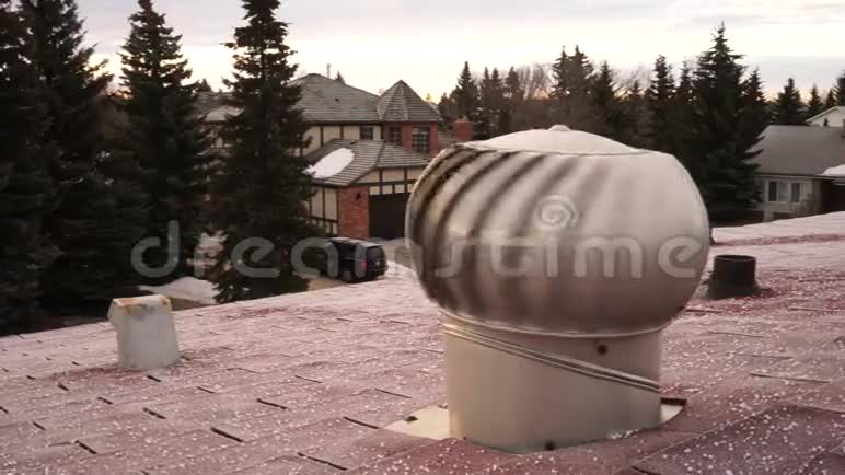 住宅屋顶的静态通风口视频的预览图