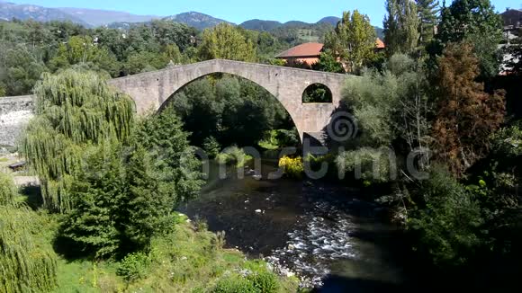 中世纪石桥圣琼德莱斯阿巴迪斯视频的预览图