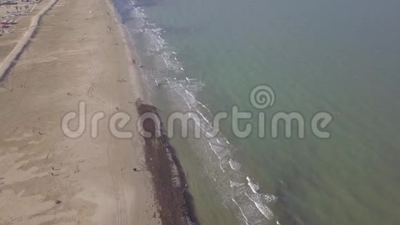 里米尼海海岸海滩意大利空中无人机顶部4KUHD视频视频的预览图