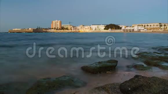 卡莱塔海滩和西班牙水疗中心视频的预览图
