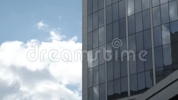 商业公司建筑玻璃和钢背景视频的预览图