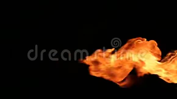 燃烧的火焰隔离在黑色上视频的预览图