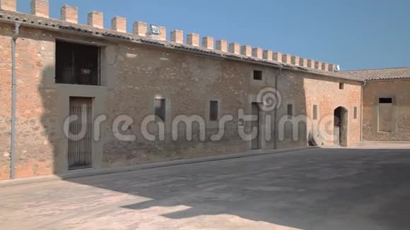 西班牙马略卡岛上的旧堡垒博物馆视频的预览图