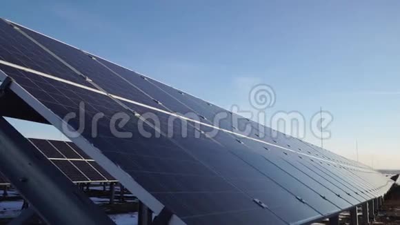 冬季替代能源太阳能发电厂视频的预览图