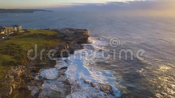马鲁布拉岩悬崖空中景观视频的预览图