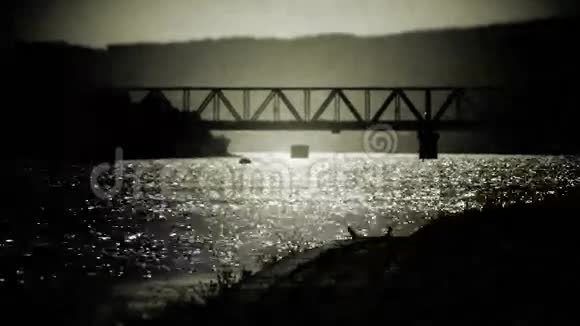 多瑙河上的桥梁复古相机录像视频的预览图