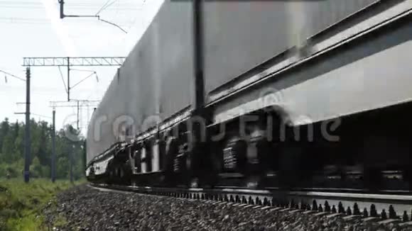 货运列车在运动视频的预览图