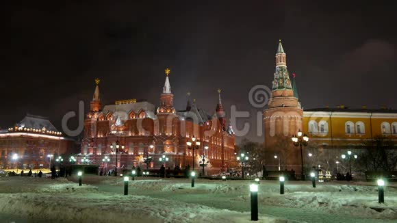 莫斯科冬夜莫斯科克里姆林宫和历史博物馆视频的预览图
