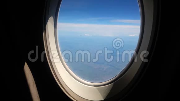 飞机座椅和窗户视频的预览图