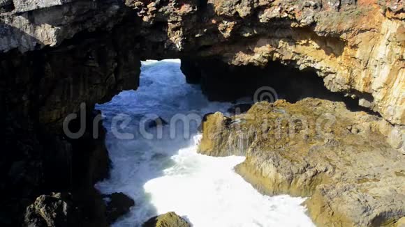 葡萄牙卡斯卡斯的悬崖视频的预览图