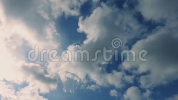 飘过的云上有一道绚丽的阳光视频的预览图