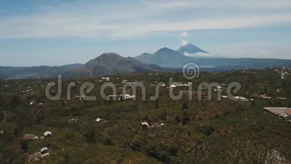 阿贡巴图尔湖和火山印度尼西亚巴厘视频的预览图