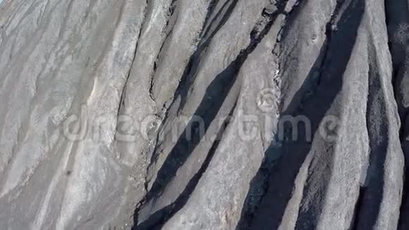 石英岩山的鸟瞰图视频的预览图