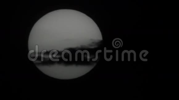 云后太阳盘视频的预览图