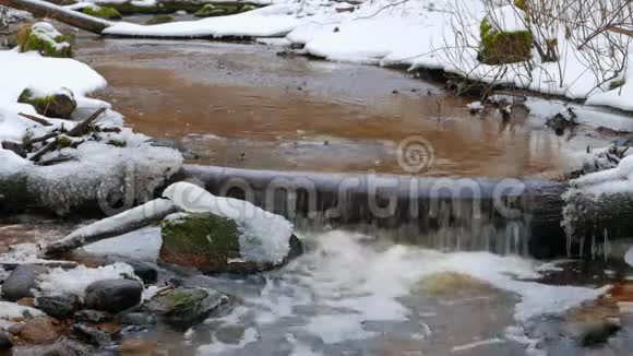 冬天的河流视频的预览图