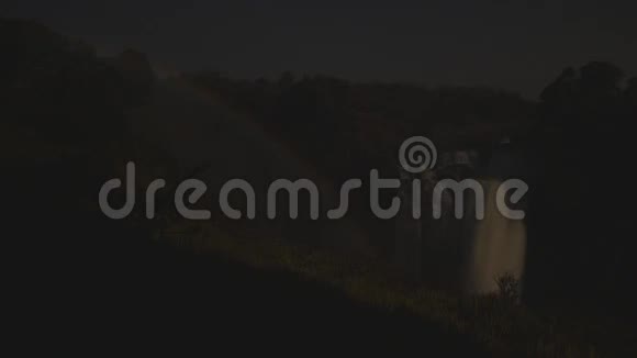 来自津巴布韦的维多利亚瀑布的月球彩虹视频的预览图