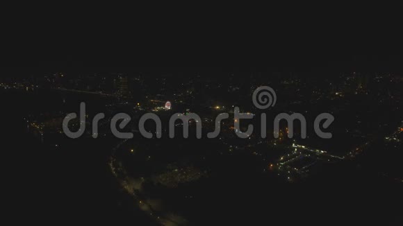 夜晚有摩天大楼和建筑物的空中城市菲律宾马尼拉马卡蒂视频的预览图