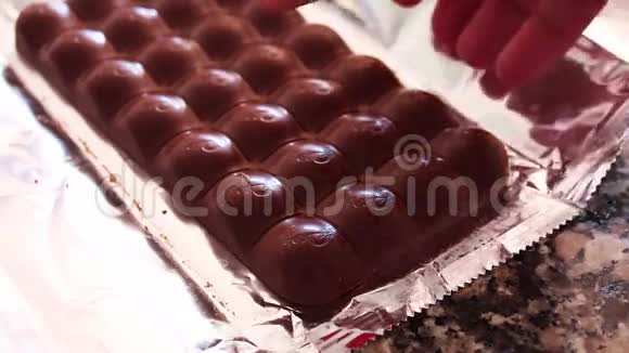 巧克力棒里面有薄荷泡有破手的部分视频的预览图