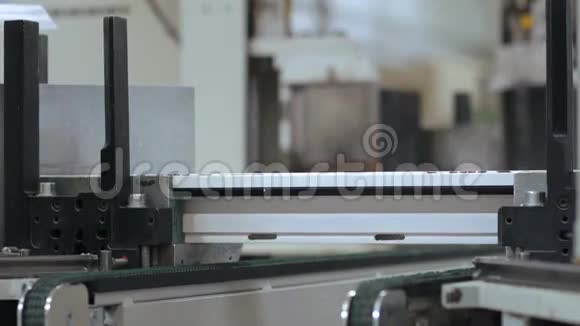 用于粘合PVC玻璃的自动机器视频的预览图