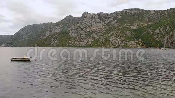 浪漫的地中海云雾景观黑山Kotor湾景观视频的预览图