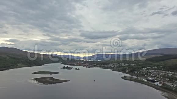 威廉堡科帕奇飞越林奈湖视频的预览图