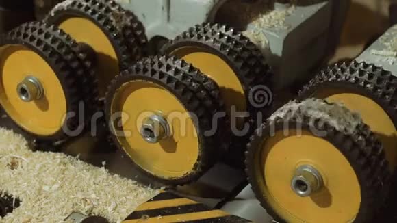 木工生产用木板精炼机的旋轮视频的预览图