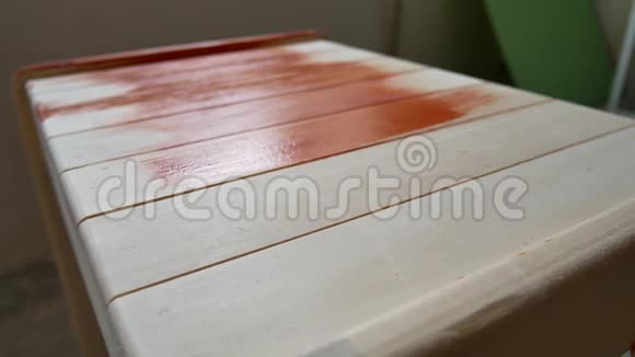 木材车间木材防护清漆的应用视频的预览图