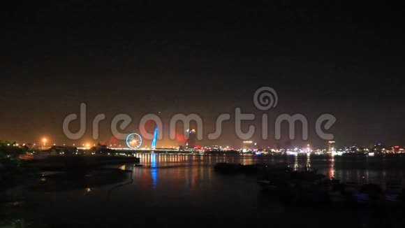 河边的城市在夜晚发光视频的预览图