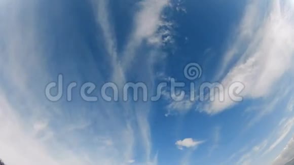 蓝天上的白云视频的预览图