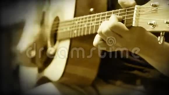 原声吉他弦和弦训练实践视频的预览图