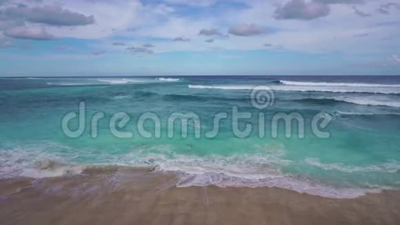 印尼巴厘岛绿松石海景海浪大视频的预览图