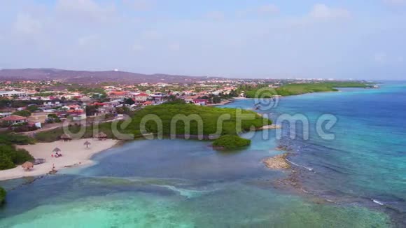阿鲁巴岛曼格尔哈尔托海滩的空中航线视频的预览图