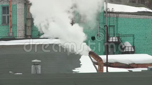 工业与城市集中供热管道冬季景观视频的预览图