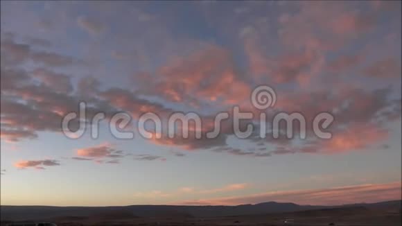 智利阿塔卡马沙漠的景观和晚霞视频的预览图