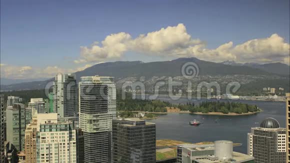 加拿大不列颠哥伦比亚省温哥华从建筑物云格鲁塞山斯坦利公园和水运角度看视频的预览图