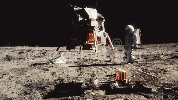 宇航员在月球上行走视频的预览图