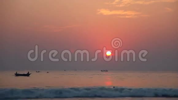 日落在阿拉伯海果印度海滩时间流逝视频的预览图