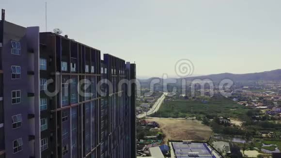 泰国华欣2019年3月10日贫民窟和摩天大楼的对比视频的预览图