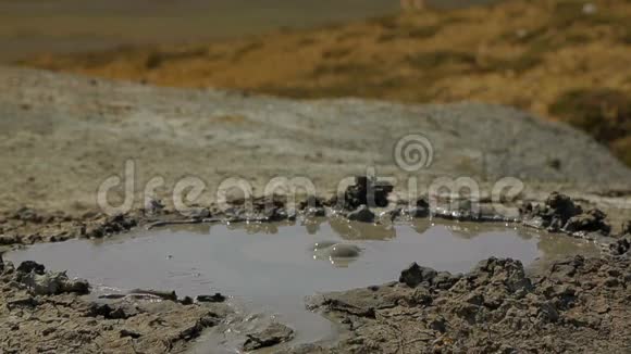 泥火山慢动作视频的预览图